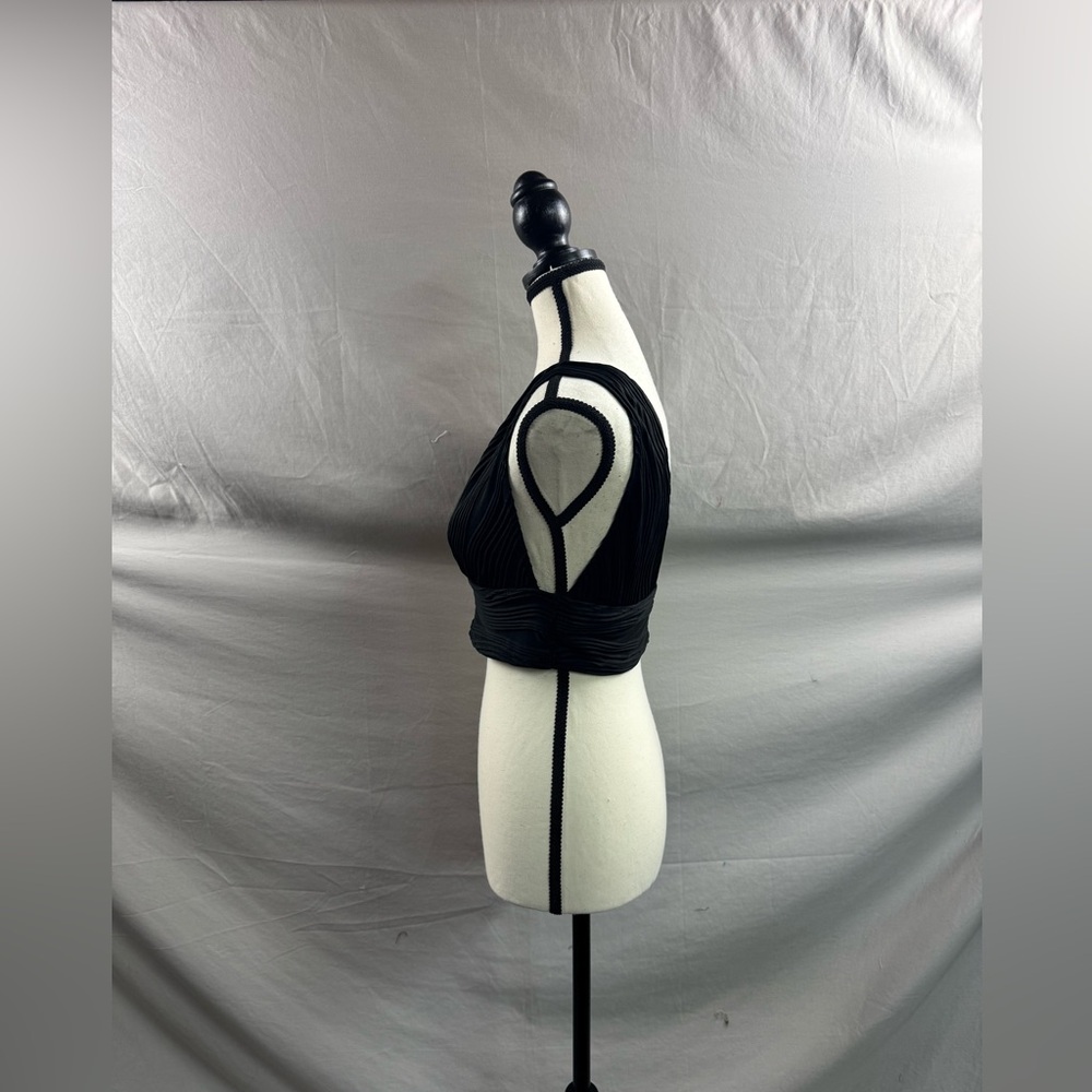Plunging Neck Crop Tank Top Black - Picture 9 of 10